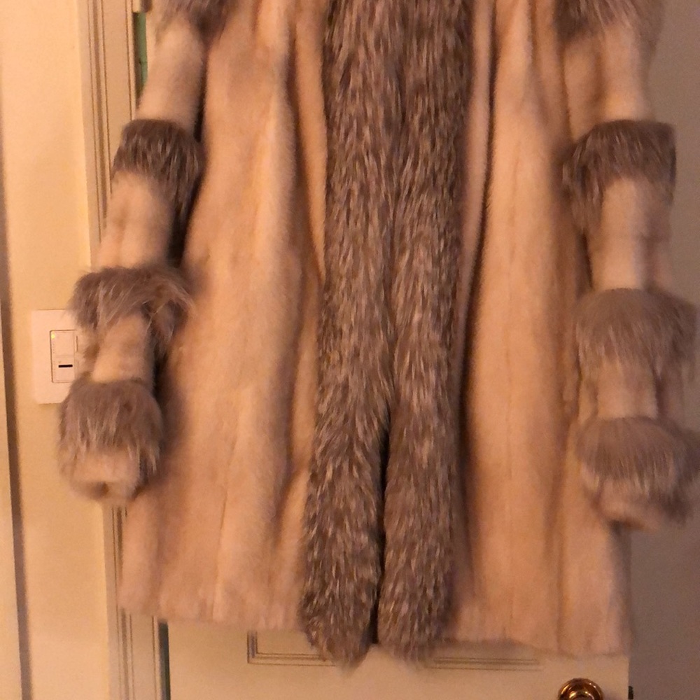 Mink & Fox 🦊 Fur Coat - Picture 3 of 13